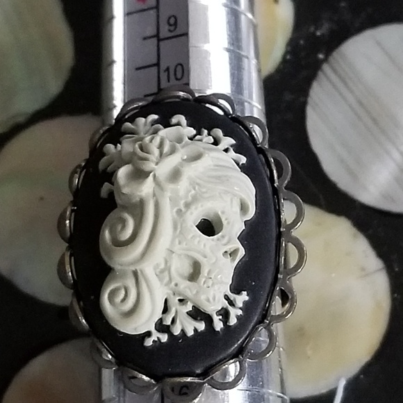 Ring - Picture 5 of 6